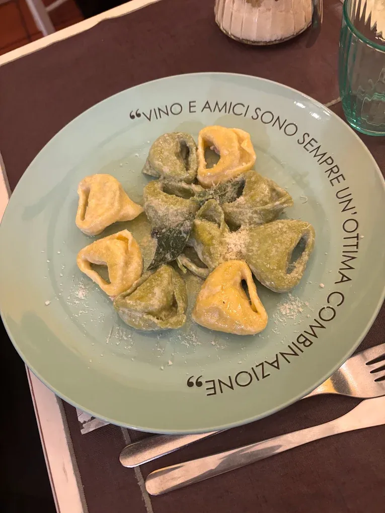 Tortelloni di ricotta al burro e salvia